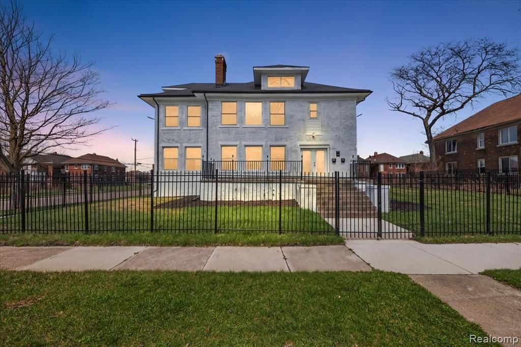 2080 Gladstone Street, Detroit, MI 48206