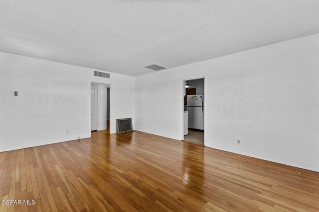 500 MISSION Road, El Paso, TX 79903