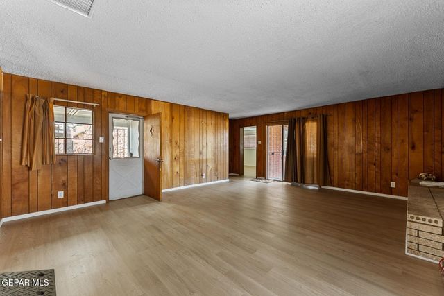 500 MISSION Road, El Paso, TX 79903