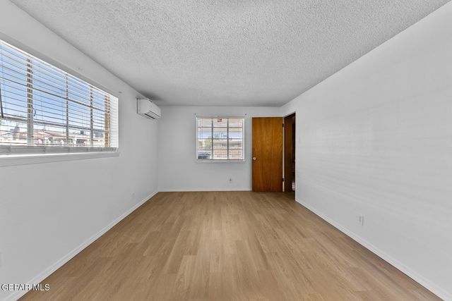500 MISSION Road, El Paso, TX 79903