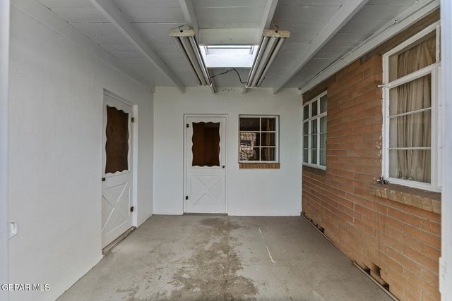 500 MISSION Road, El Paso, TX 79903