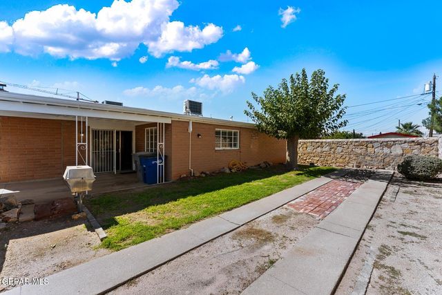 500 MISSION Road, El Paso, TX 79903