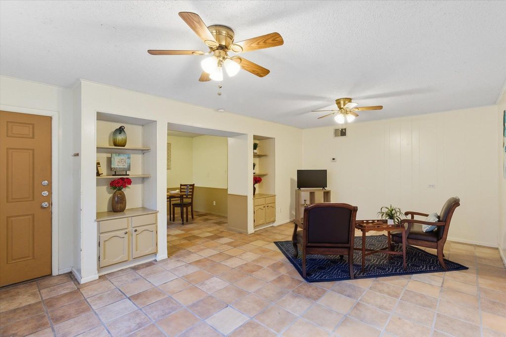 821 Old Ranch Rd 12 RD, San Marcos, TX 78666