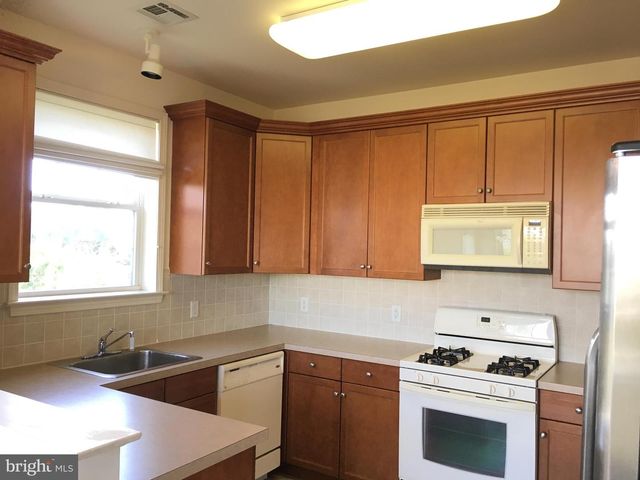 141 MASTERSON CT, Ewing, NJ 08618