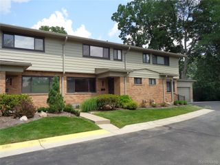 112 E Hickory Grove Road, Bloomfield Hills, MI 48304