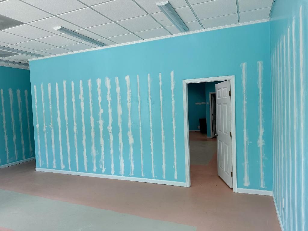 Image 10 of property listing at 325 NE 2nd Avenue 102, Delray Beach, FL 33444