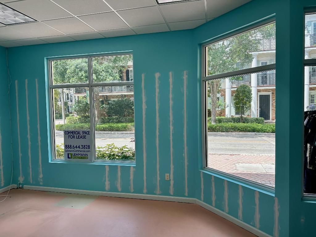 Image 12 of property listing at 325 NE 2nd Avenue 102, Delray Beach, FL 33444