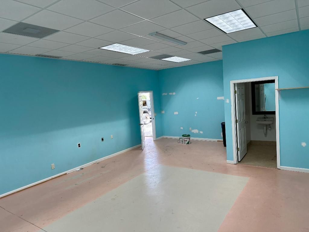 Image 16 of property listing at 325 NE 2nd Avenue 102, Delray Beach, FL 33444