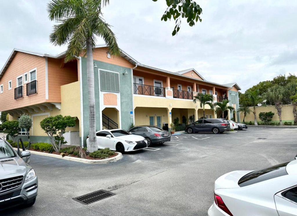 Image 2 of property listing at 325 NE 2nd Avenue 102, Delray Beach, FL 33444