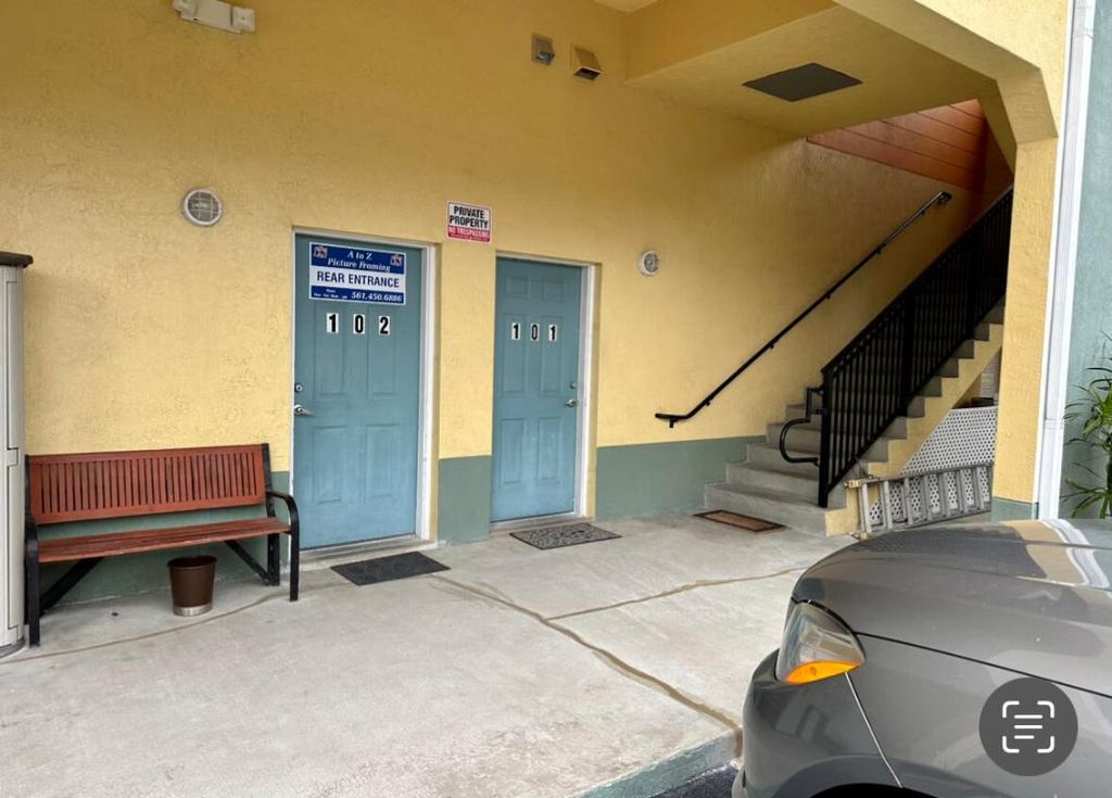 Image 4 of property listing at 325 NE 2nd Avenue 102, Delray Beach, FL 33444