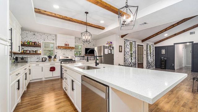 302 Brook Hollow Drive, Conroe, TX 77385