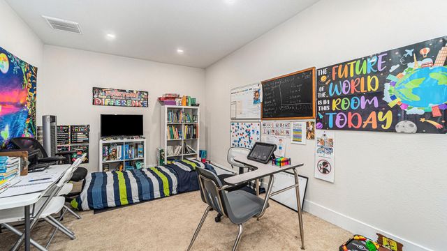 302 Brook Hollow Drive, Conroe, TX 77385