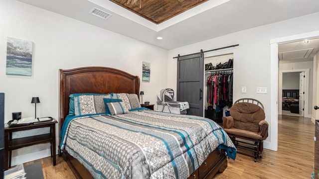 302 Brook Hollow Drive, Conroe, TX 77385