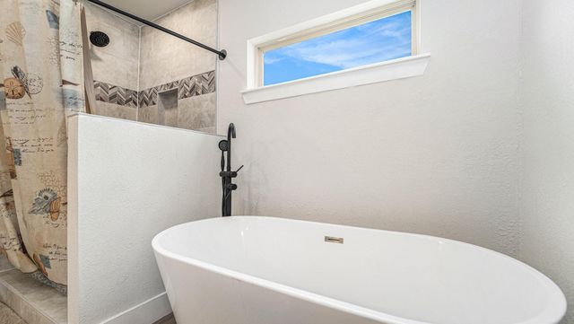 302 Brook Hollow Drive, Conroe, TX 77385