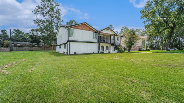 302 Brook Hollow Drive, Conroe, TX 77385