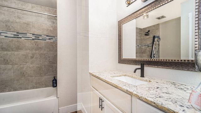 302 Brook Hollow Drive, Conroe, TX 77385