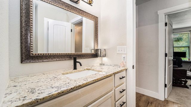 302 Brook Hollow Drive, Conroe, TX 77385