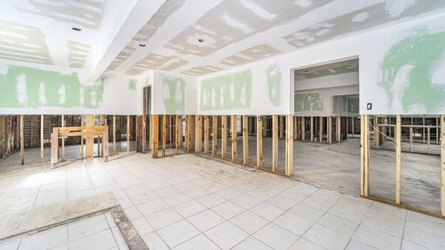 302 Brook Hollow Drive, Conroe, TX 77385