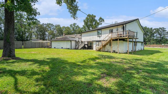 302 Brook Hollow Drive, Conroe, TX 77385