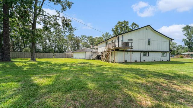 302 Brook Hollow Drive, Conroe, TX 77385