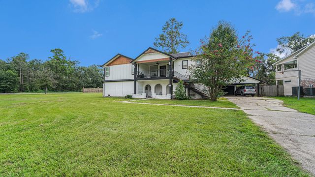 302 Brook Hollow Drive, Conroe, TX 77385