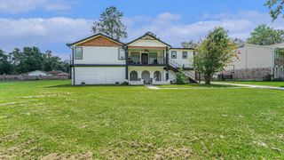 302 Brook Hollow Drive, Conroe, TX 77385