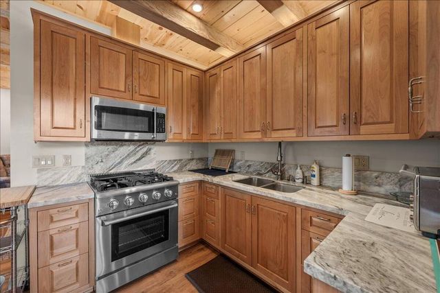 39517 Cline Miller Place, Fawnskin, CA 92333