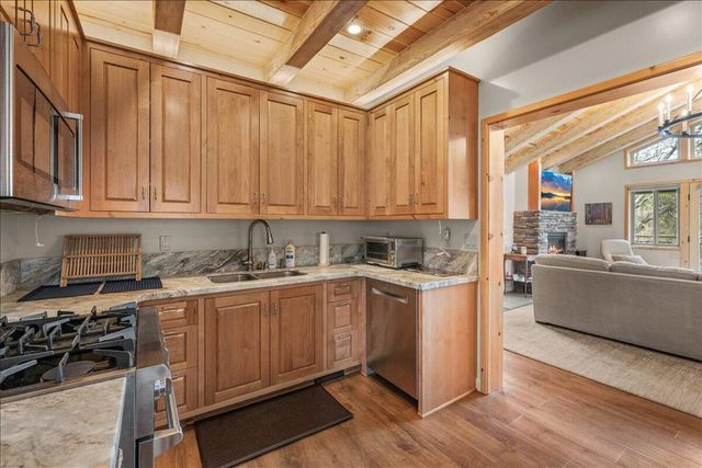 39517 Cline Miller Place, Fawnskin, CA 92333