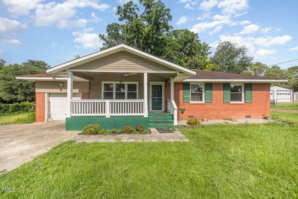 911 Hicks Avenue, Fayetteville, NC 28304