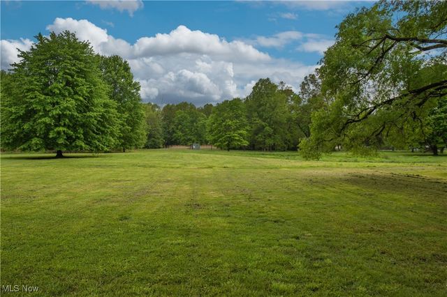 625 Bristol Champion Townline Road NW, Bristolville, OH 44402