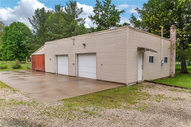 625 Bristol Champion Townline Road NW, Bristolville, OH 44402