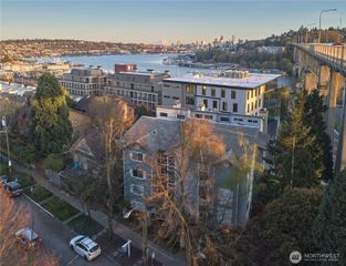 909 N 35TH Street #402, Seattle, WA 98103