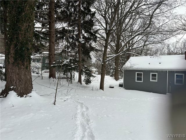 8753 Elizabeth Parkway, Eden, NY 14057