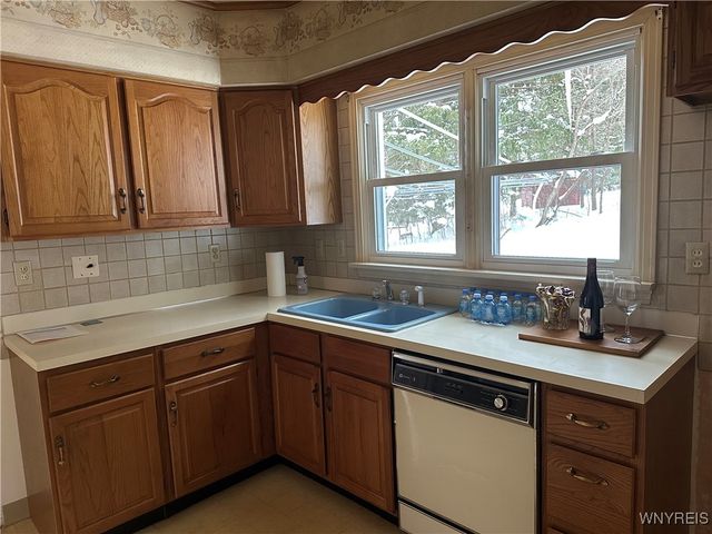 8753 Elizabeth Parkway, Eden, NY 14057