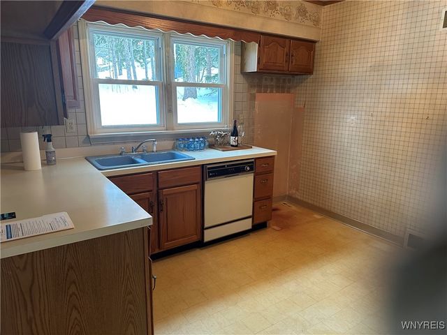 8753 Elizabeth Parkway, Eden, NY 14057