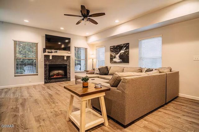 569 Baskins Creek Road, Gatlinburg, TN 37738