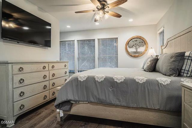 569 Baskins Creek Road, Gatlinburg, TN 37738