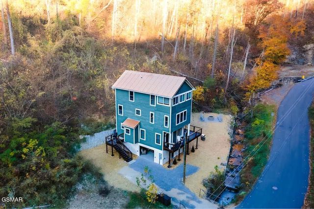 569 Baskins Creek Road, Gatlinburg, TN 37738