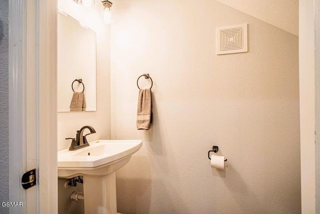 569 Baskins Creek Road, Gatlinburg, TN 37738