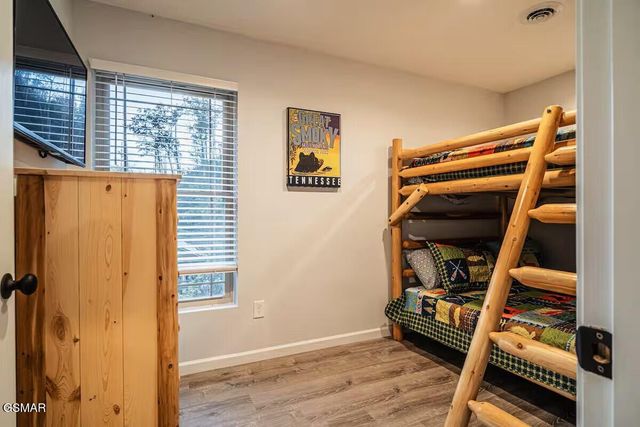 569 Baskins Creek Road, Gatlinburg, TN 37738