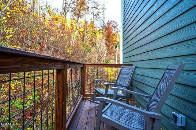 569 Baskins Creek Road, Gatlinburg, TN 37738