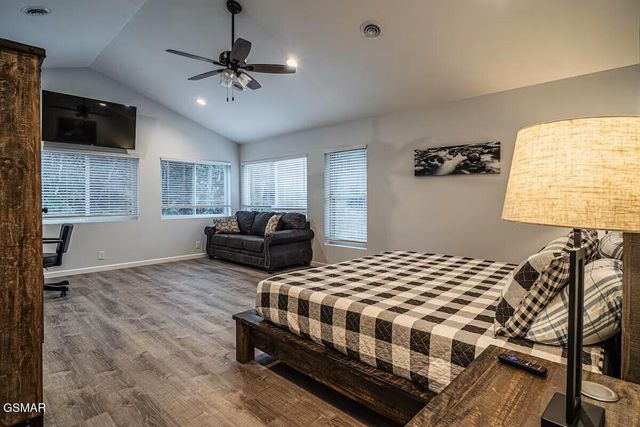 569 Baskins Creek Road, Gatlinburg, TN 37738