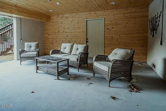 569 Baskins Creek Road, Gatlinburg, TN 37738