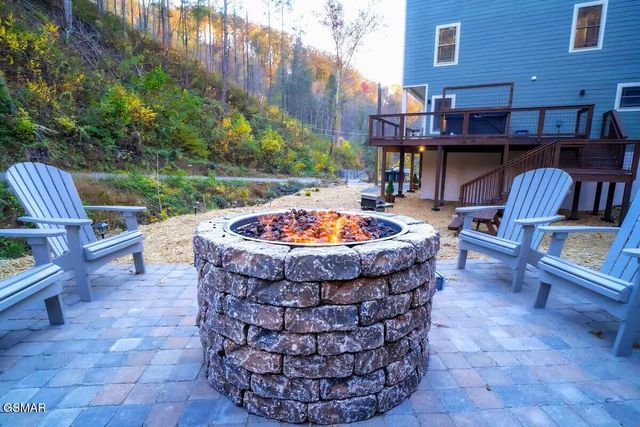 569 Baskins Creek Road, Gatlinburg, TN 37738