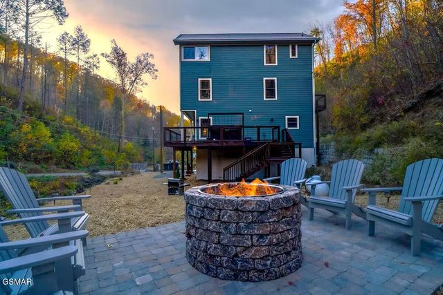 569 Baskins Creek Road, Gatlinburg, TN 37738