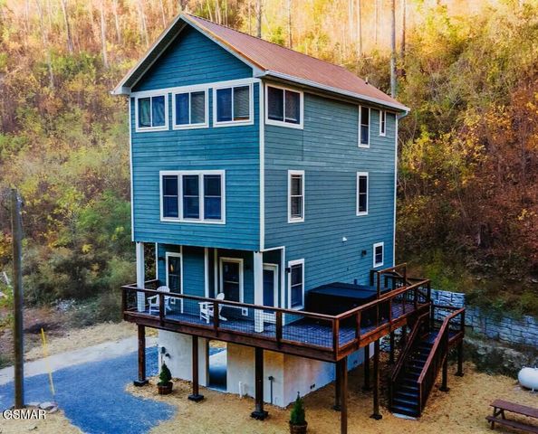 569 Baskins Creek Road, Gatlinburg, TN 37738