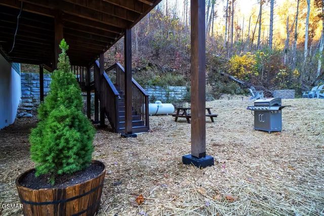 569 Baskins Creek Road, Gatlinburg, TN 37738