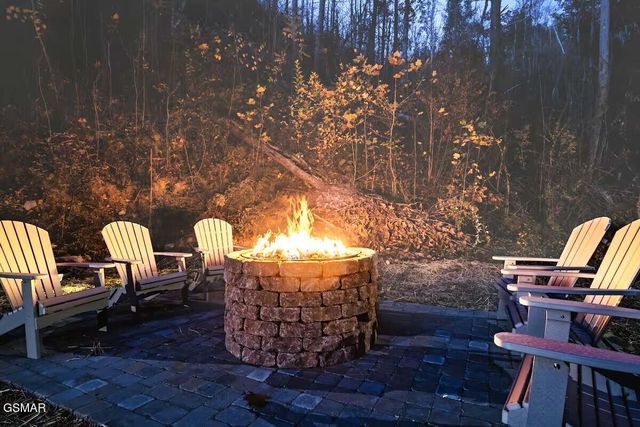 569 Baskins Creek Road, Gatlinburg, TN 37738