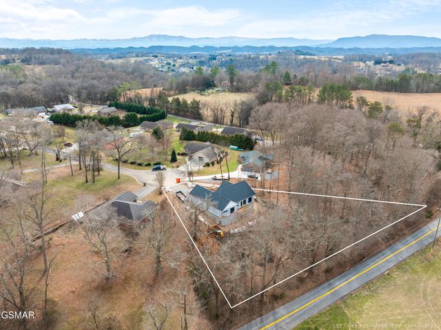 1430 Beechtop Lane, Kodak, TN 37764