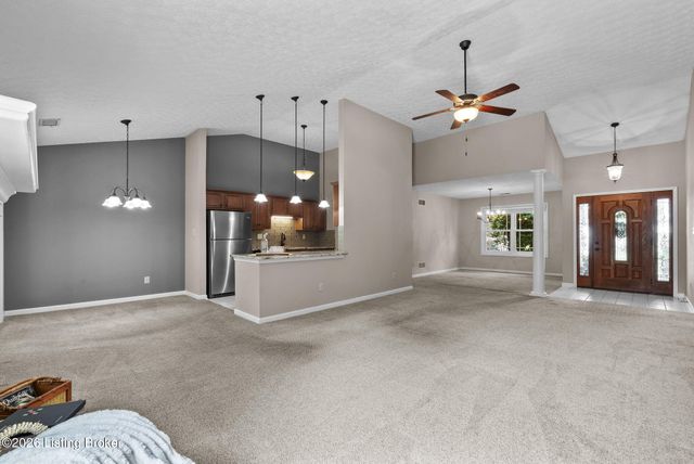 11114 Oak Bend Ct, Louisville, KY 40241